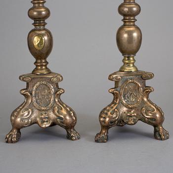 LJUSSTAKAR, ett par, mässing, barockstil, 1900-tal.