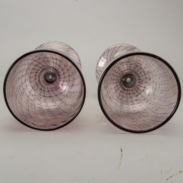 KERTTU NURMINEN, pokalglas, 2 st, Nuutajärvi Notsjö, signerade.