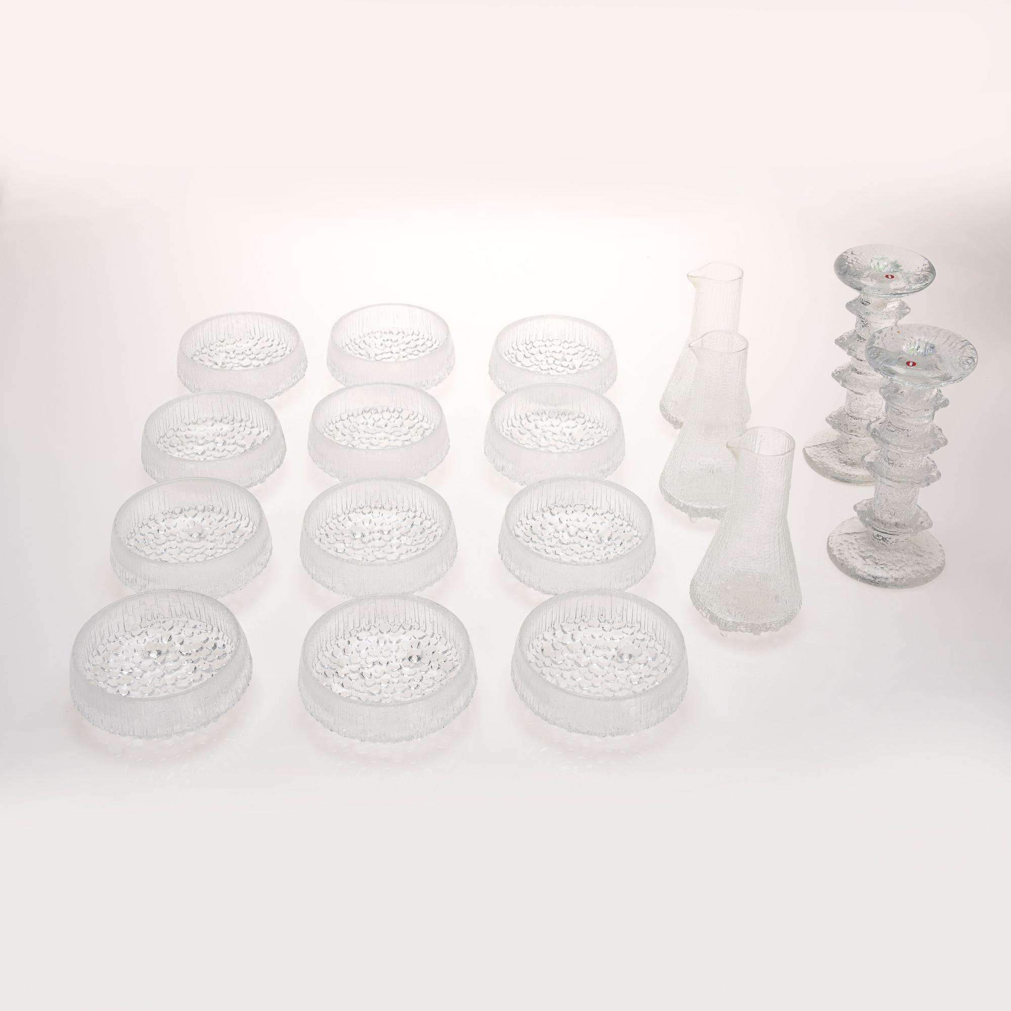 SERVISDELAR, 17 st, Ultima Thule och Festivo, Iittala.