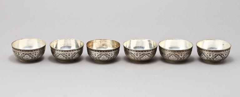 SKÅLAR, 6 st, silver, orientaliska, 1900-tal. Tot. v. ca 870 g.