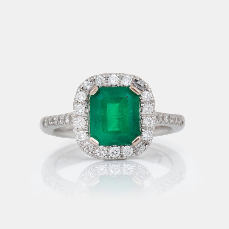 An emerald, circa 2 cts, and brilliant-cut diamond ring.