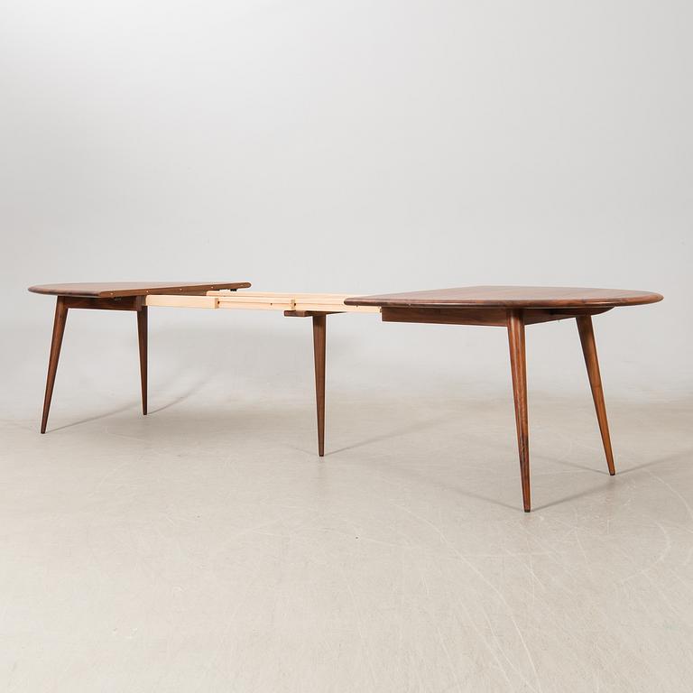 Nissen & Gehl, dining table, "Naver point" model 9942, period piece.