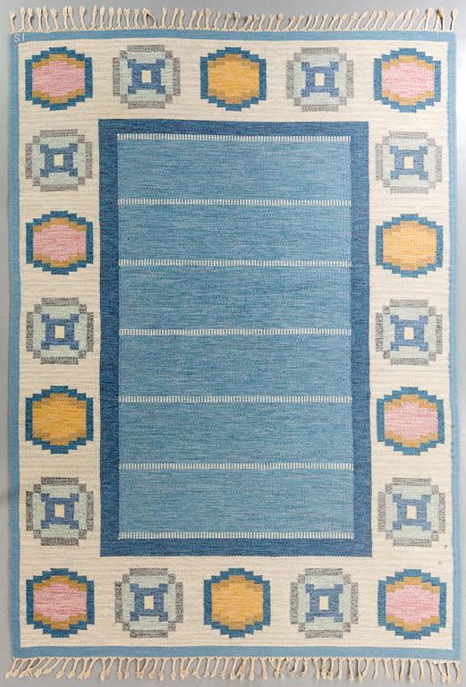 CARPET, flatweave. Signed IS (Ingegerd Silow), ca 281 x 195,5 cm.