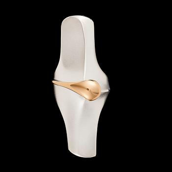 RING, sterlingsilver, guld, "Confrontation", Poul Havgaard, Lapponia 1989.