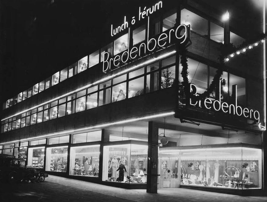 Gunnar Asplund, a set of eight mahogany chairs, Svenska Möbelfabrikerna, Bodafors, ca 1934-35, for the Bredenberg Department Store.