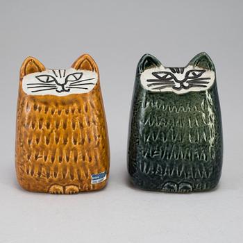 LISA LARSON, 2 st figuriner i stengods, Gustavsberg. "Liten katt, specialupplaga". I produktion 1965.