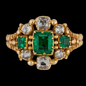 1351. A step cut emerald and antique cut diamond ring, c. 1850.