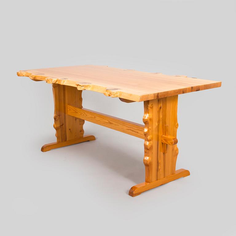 Ruokapöytä ja penkkejä, 2 kpl, 1960/1970-luku.