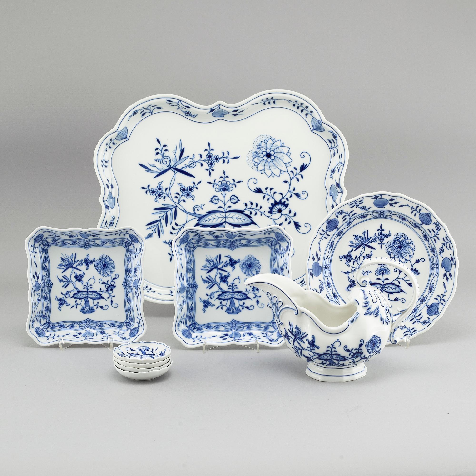 A table ware set of 9 pcs by Meissen, from the second half of the 20th century.