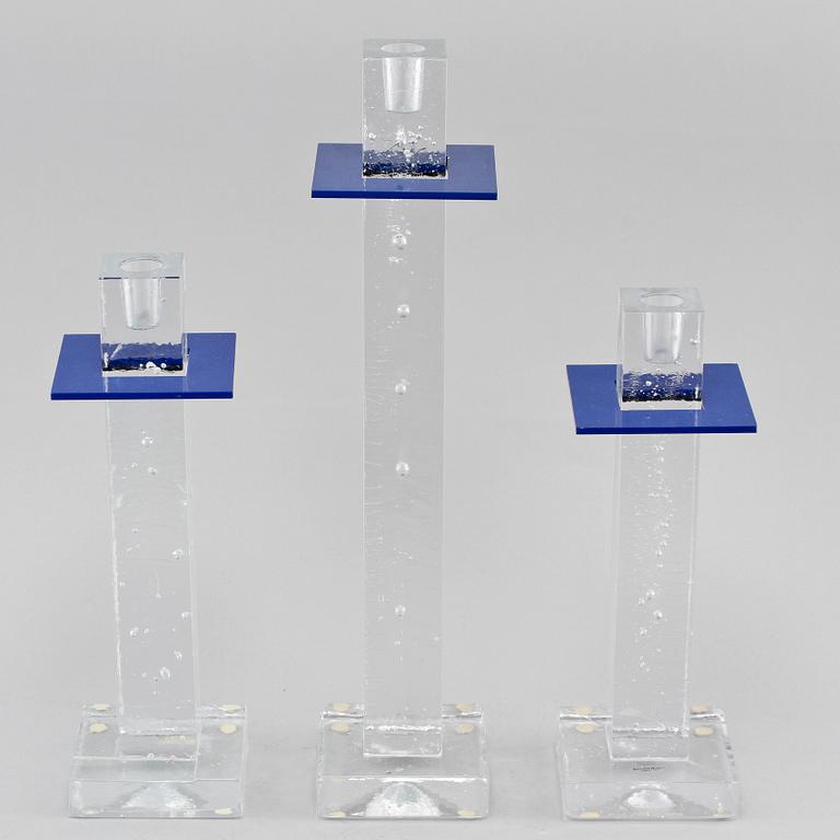 LJUSSTAKAR, 3 st, glas, Bertil Vallien Kosta Boda, mestadels signerade, sent 1900-tal.