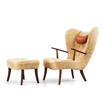 12. IB MADSEN & ACTON SCHUBELL, "Pragh", fåtölj med fotpall, Madsen & Schubell Co, Danmark 1940-50-tal.