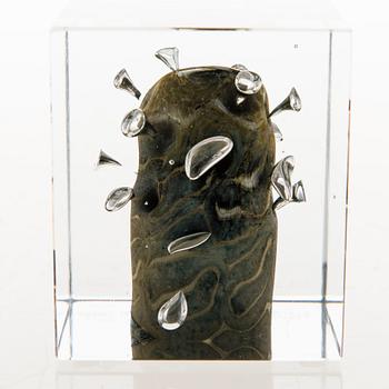 OIVA TOIKKA, AN ANNUAL CUBE, signed Oiva Toikka, Nuutajärvi 1979, numbered 872/2000.