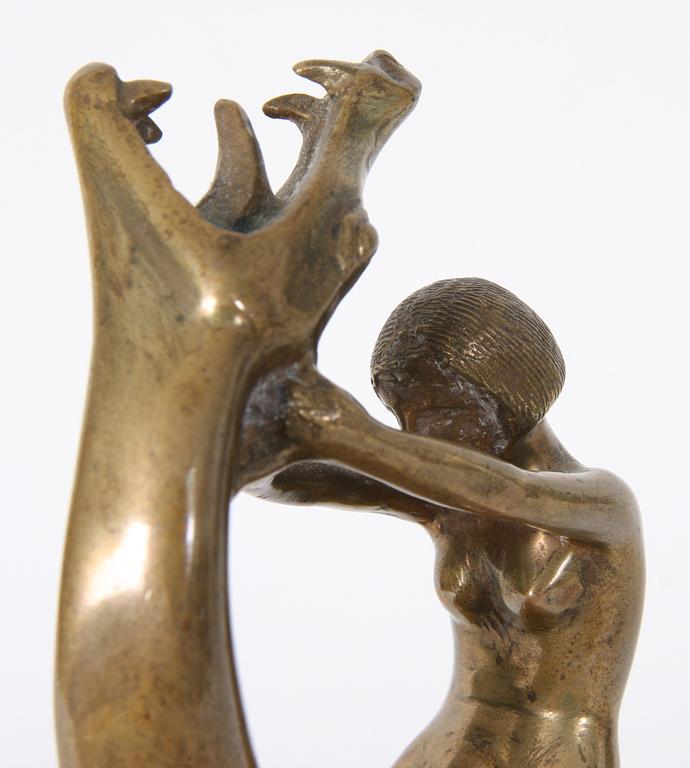 SKULPTUR, gulmetall, monogramsign samt bär gjutarstämpel "J.N ROSENGREN KONSTGJUTERI LIMHAMN".