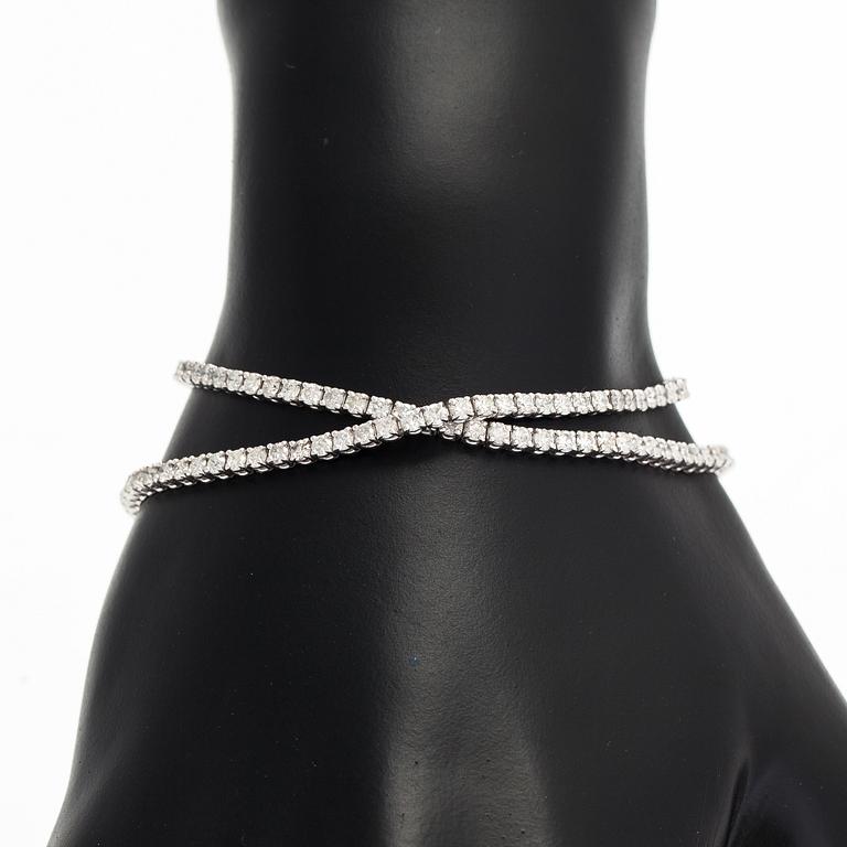 A tennis necklace/bracelet, 14K white gold and diamonds ca. 6.96 ct in total. AIG certifiacete.