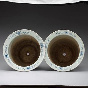 YTTERFODER, ett par, porslin. Sen Qingdynastin (1644-1912).