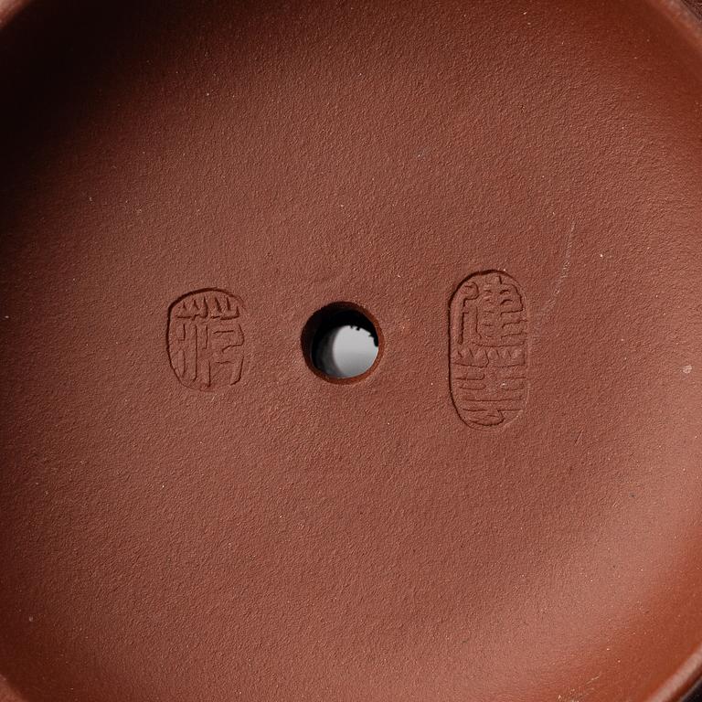 Fan Jianjun, A yixing teapot, China, 1990s.