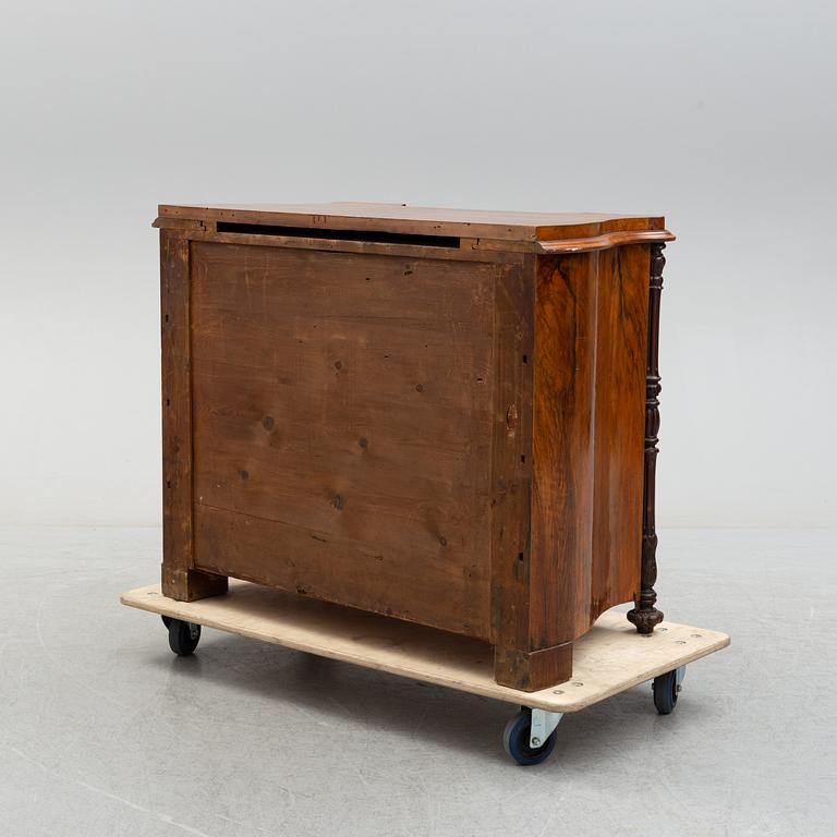 A CHEST OF DRAWERS, late 19th century.