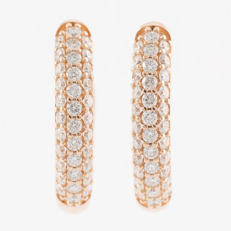 Earrings, hoops, 18K gold with brilliant-cut diamonds.