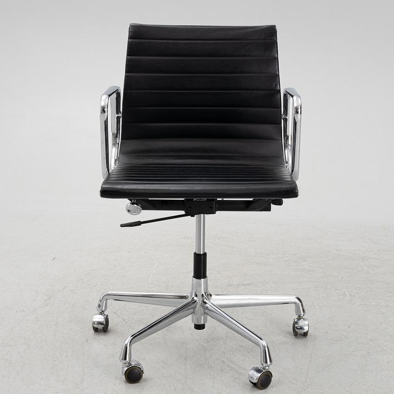 Charles & Ray Eames, kontorsstol, "EA117" Vitra.
