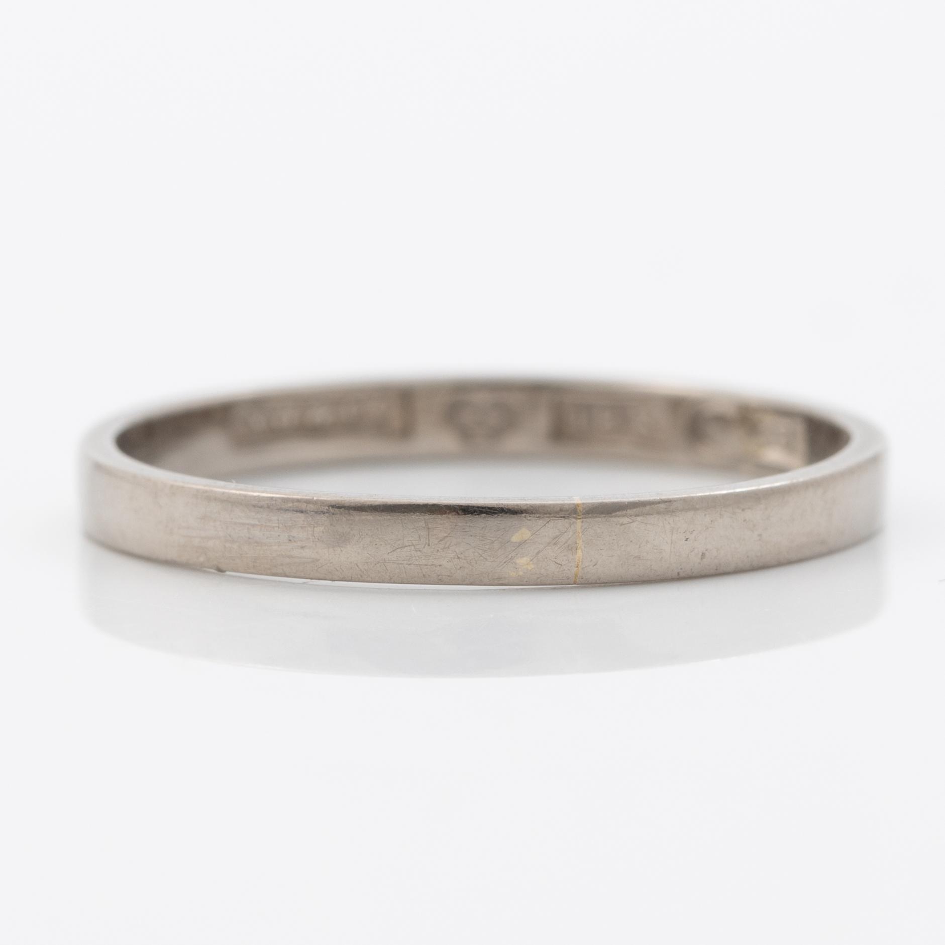Ring, plain 18K white gold.