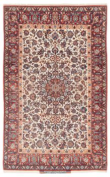 297. A semi-antique Isfahan (Haj Agha Reza) Seirafian rug, signed, c. 170 x 105 cm.