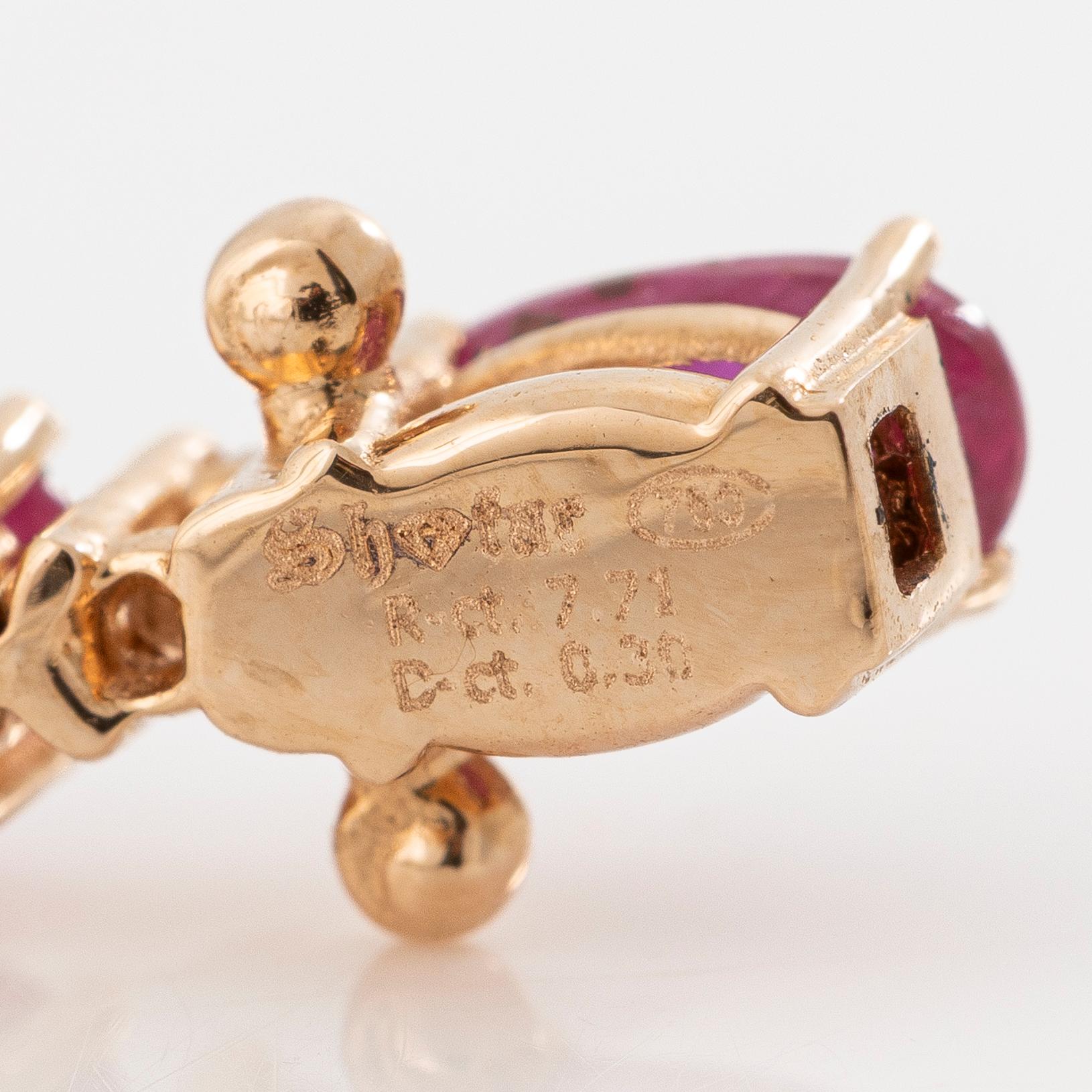 Bracelet 18K gold with rubies and brilliant-cut diamonds.
