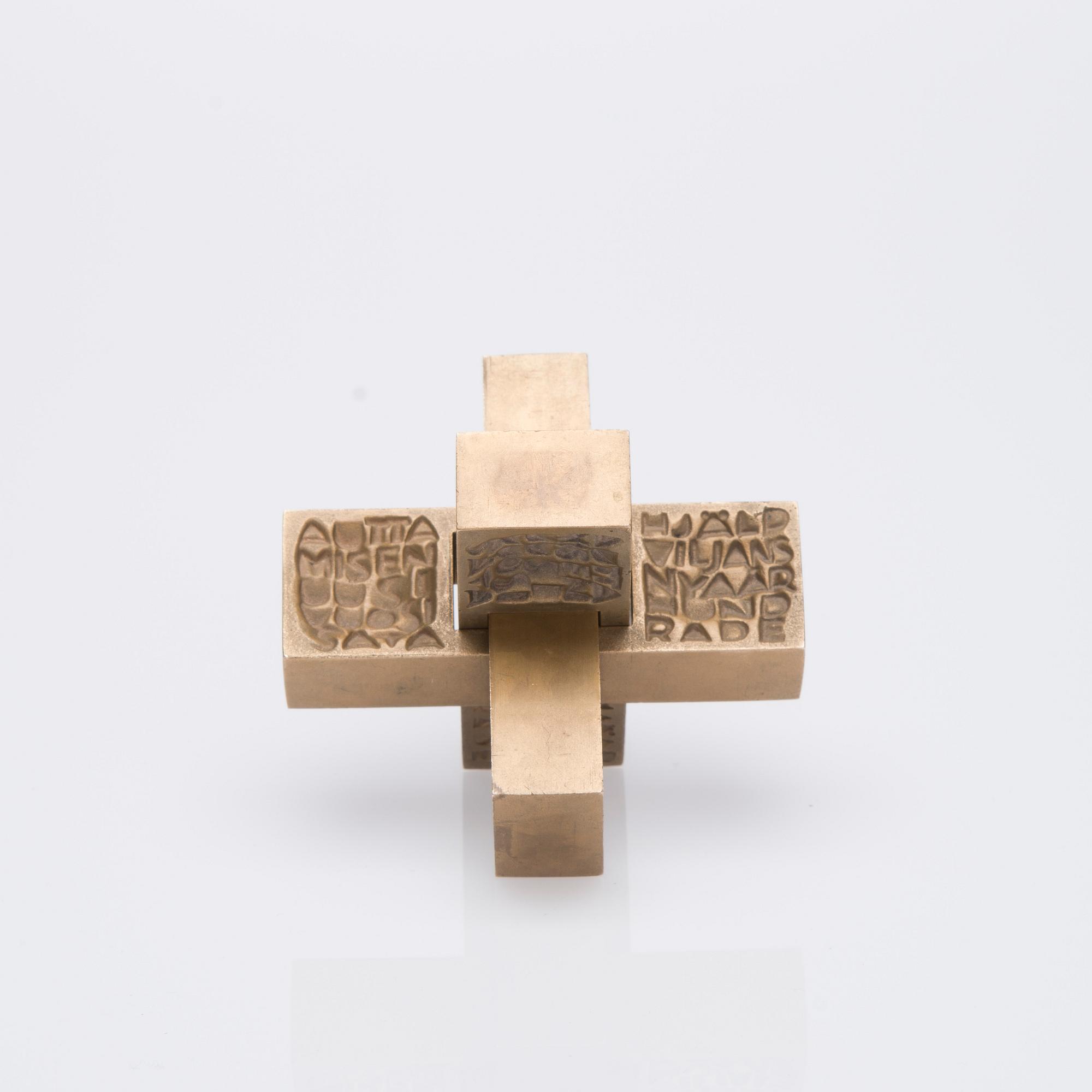 LAILA PULLINEN, medalj / skulptur, brons, signerad LP och numrerad 2651. 1970-talets slut.