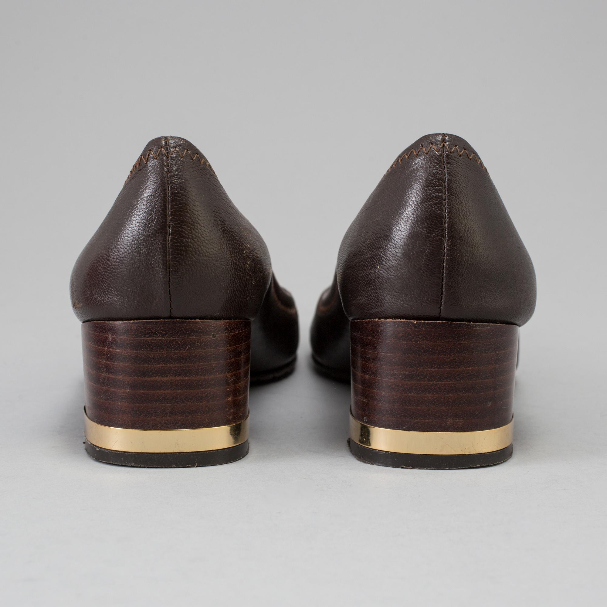 A pair of Tory Burch leather shoes, circa size 37.