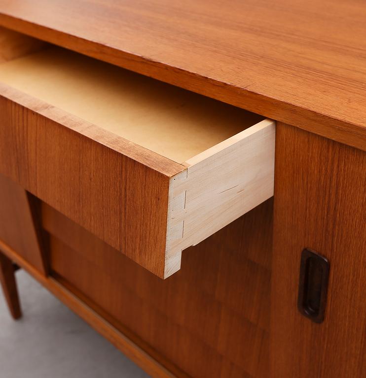 SIDEBOARD, 1900-talets andra hälft.