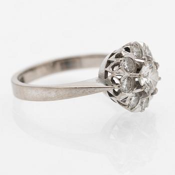 Ring Carmosé 18K vitguld med runda briljantslipade diamanter.