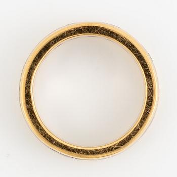 Ring 18K gold with round brilliant-cut diamonds.