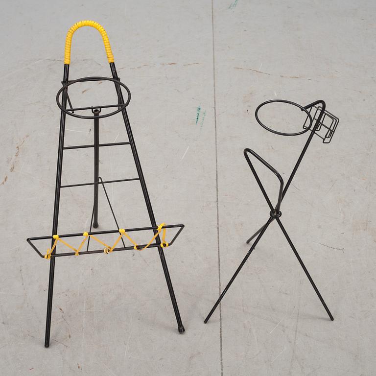 TIDNINGSSTÄLL OCH RÖKSTÄLLNING, portabla. 1900-talets mitt.