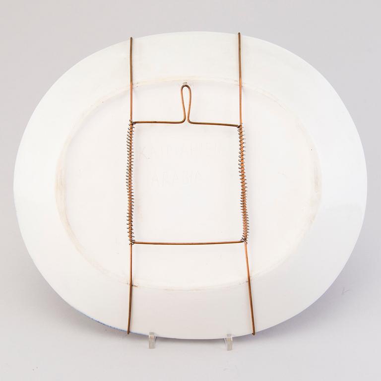 BIRGER KAIPIAINEN, A stoneware dish signed Kaipiainen, Arabia.