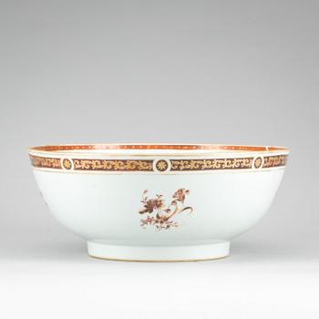 BÅLSKÅL, porslin. Kina, Qianlong(1736-1795).