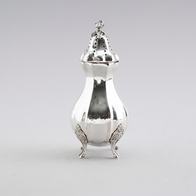 SOCKERSTRÖARE, silver, svenska importstämplar, 1900-talets första hälft. Vikt ca 253 gram.
