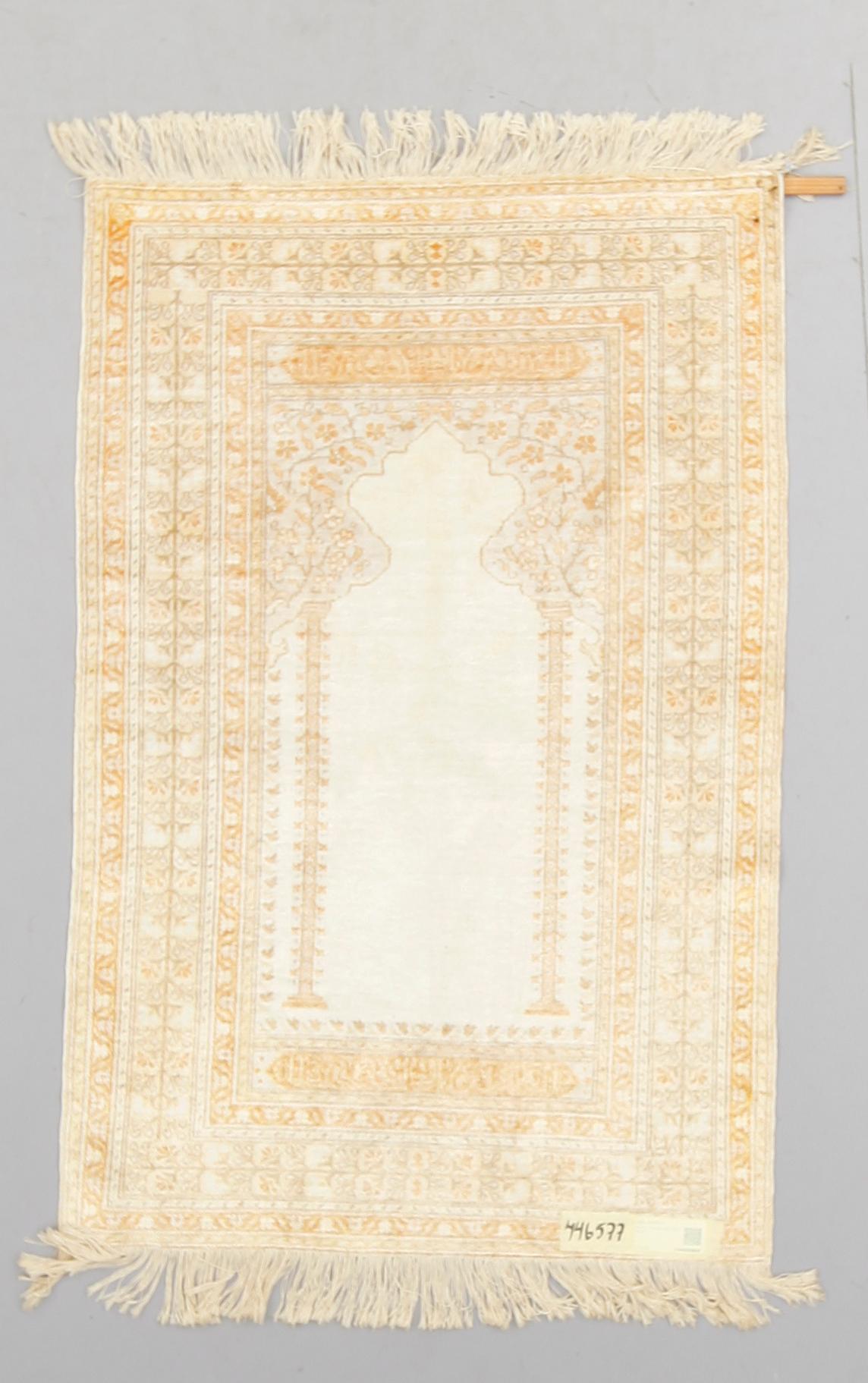 MATTA, Turkiet, silke. 135 x 88 cm.