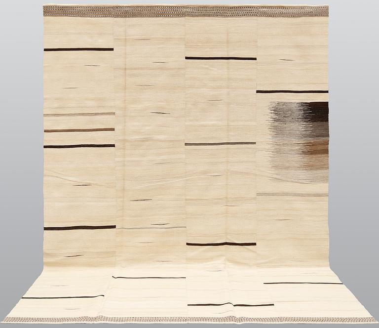 Matta, orientalisk slätväv, ca 314 x 221 cm.