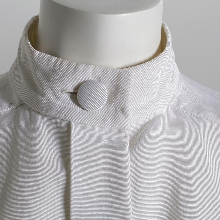 BLUS, Yves Saint Laurent.