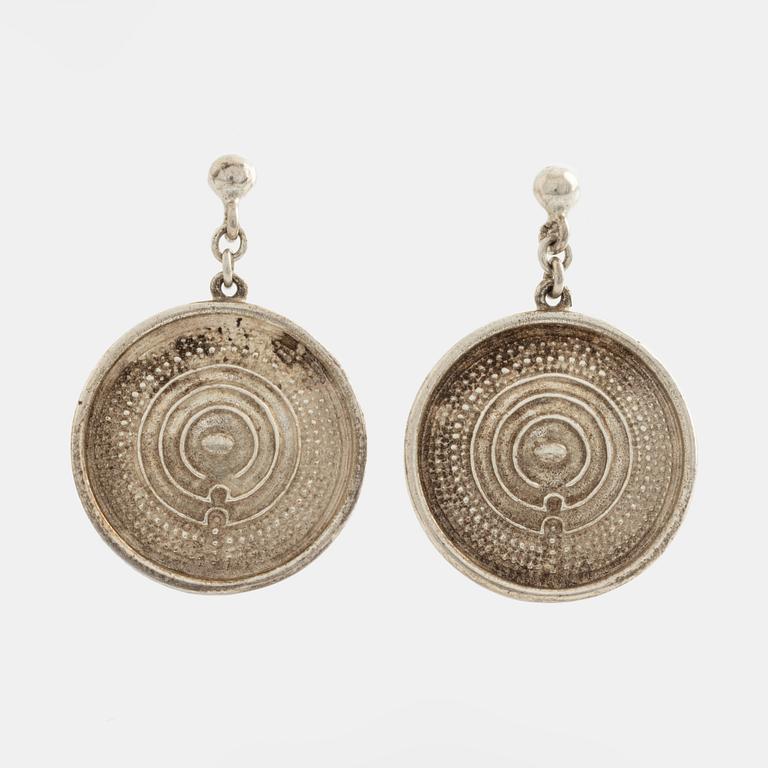 Theresia Hvorslev, ett par örhängen, silver.