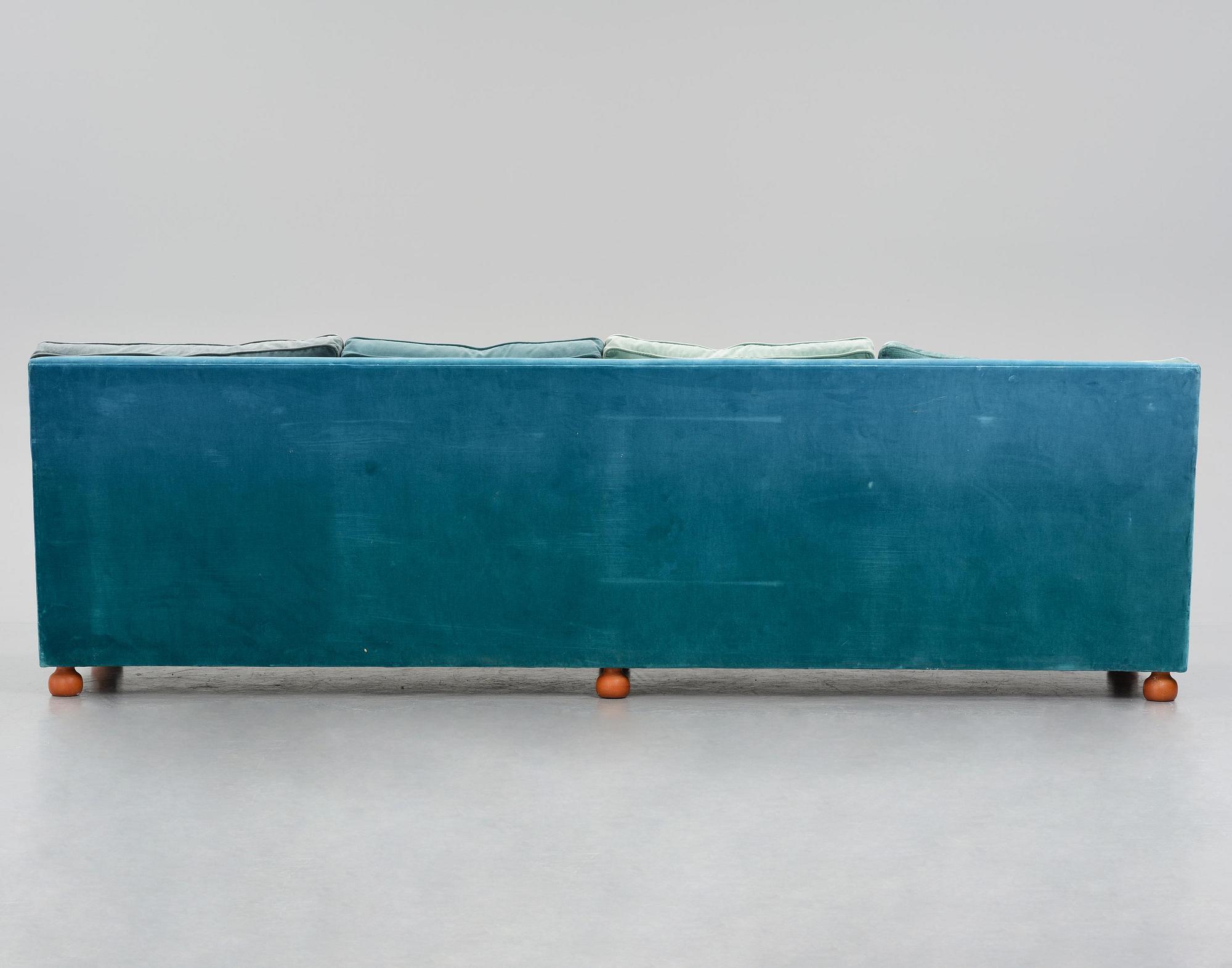 Josef Frank, a sofa model 3031, Firma Svenskt Tenn, 2018.