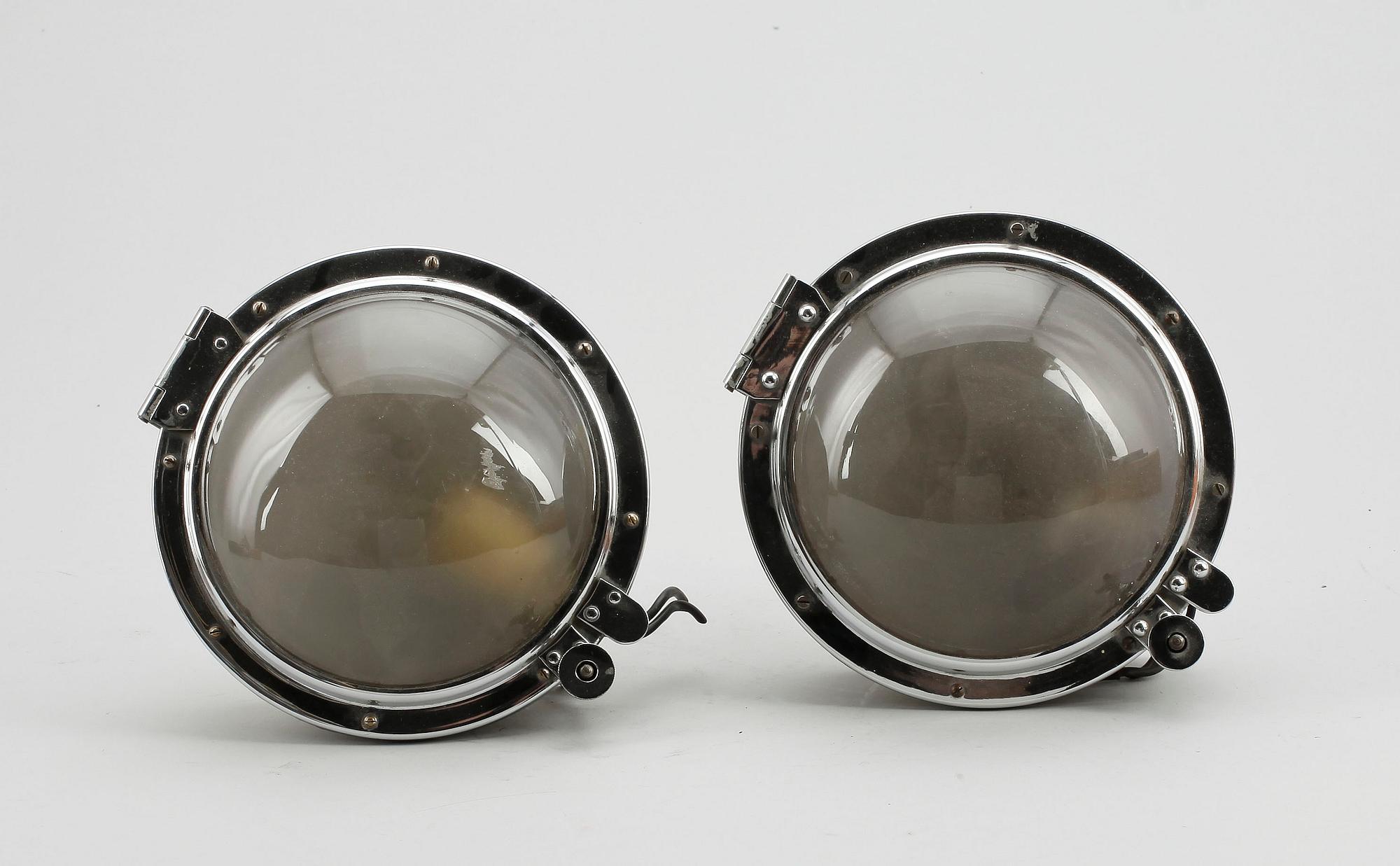 BÅTLAMPOR, ett par, plåt, förnicklad mässing och glas, USA, 1950-tal.