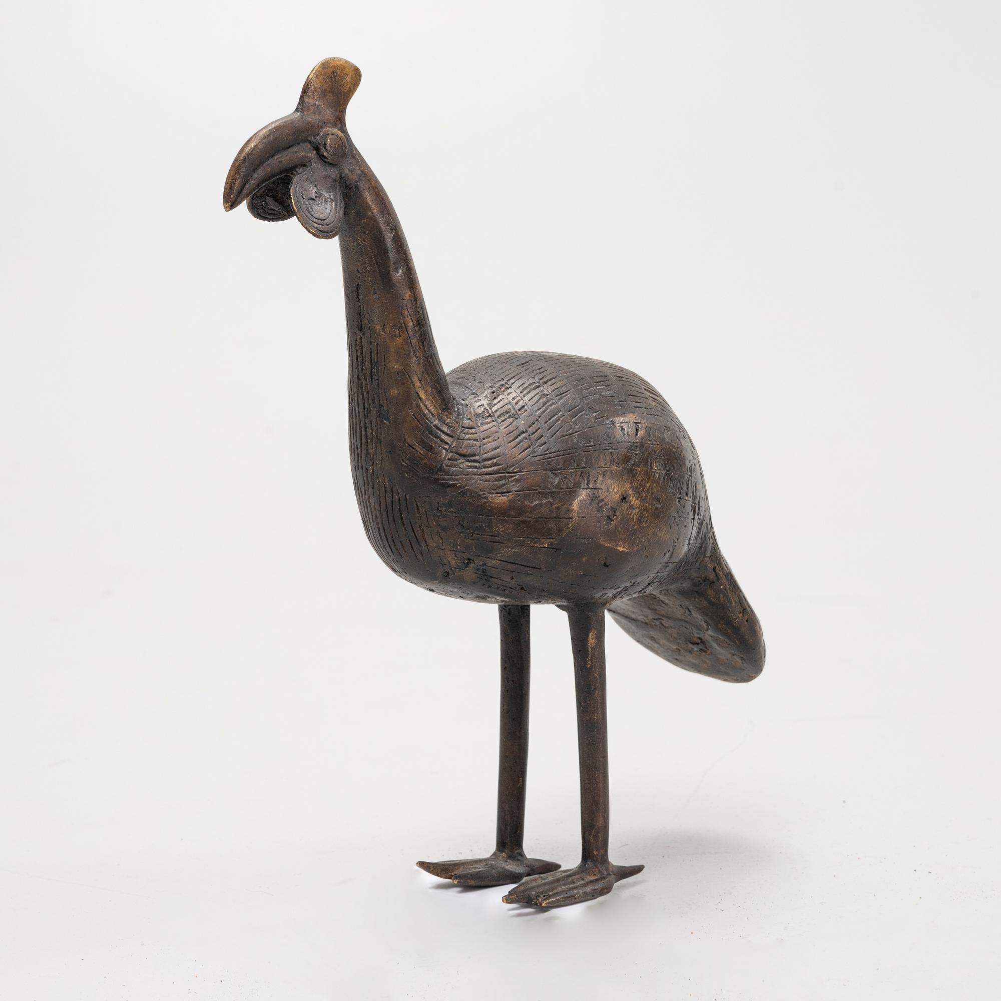 Twelve sculptures, reportedly from Makonde, Tanzania, Luba, Congo, and moore, from the second half of the 20:th century.