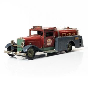 Märklin, "Standard" tank truck. Germany, 1930s.