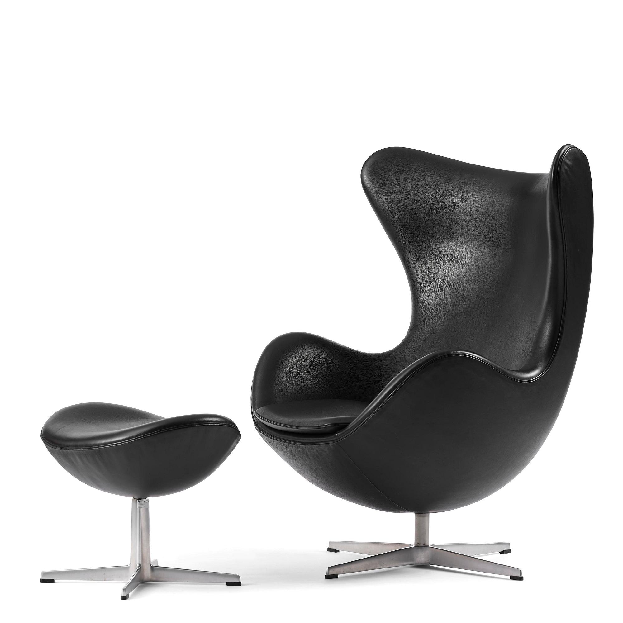 Arne Jacobsen, fåtölj med fotpall, "Ägget", Fritz Hansen, Danmark, 2001.