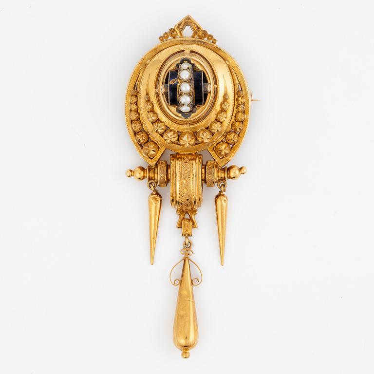 Brooch/pendant, 18K gold with half-pearls and black enamel. Malmö 1872.