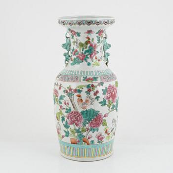 A Famille Rose porcelain vase, China, 20th century.