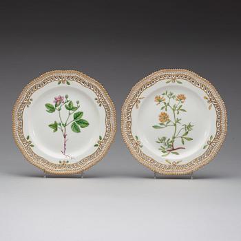 TALLRIKAR, sex stycken samt FAT, porslin. "Flora Danica", Kungl. Dansk, 1900-tal.
