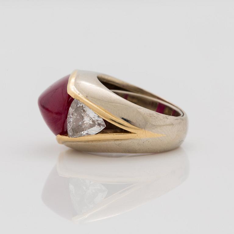 A circa 12.60ct ct cabochon cut ruby and a circa 0.91 ct trilliant cut diamond ring. Certificate from GCS.