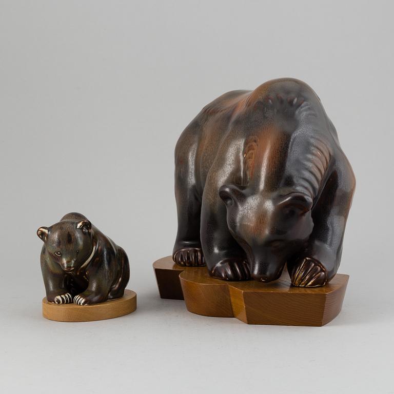 GUNNAR NYLUND, two stoneware sculptures of a bear and a baby bear, Rörstrand, Sweden.