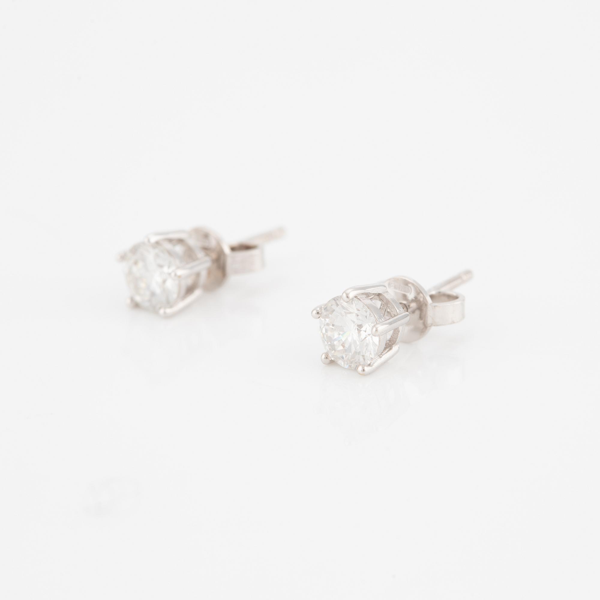 Örhängen 18K vitguld med briljantslipade diamanter.